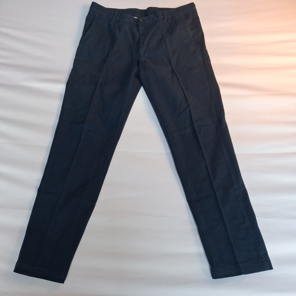 Men's Chino 32x30 a flat front, straight leg